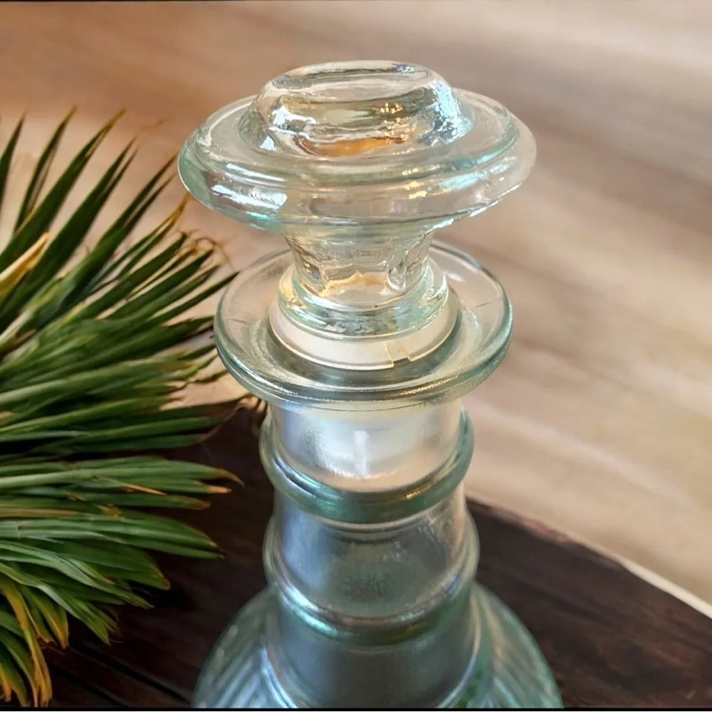 VINTAGE Glass Wine/Liquor Decanter with Stopper - Round Base